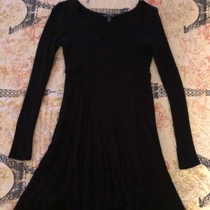 V-Neck, long sleeved LBD